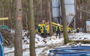 ZATŁACZANIE SUBSTANCJI STABILIZUJĄCEJ GRUNT W TRZEBINI  (5)