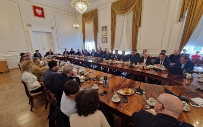 WSTĘPNE WYNIKI ROZSZERZONYCH BADAŃ POWIERZCHNI GRUNTU W TRZEBINI - POSIEDZENIE WOJEWÓDZKIEGO ZESPOŁU ZARZĄDZANIA KRYZYSOWEGO (1)
