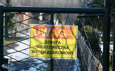 APELUJEMY O NIEPRZEBYWANIE NA ZAMKNIĘTEJ CZĘŚCI ROD 