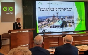 PRZYSZŁOŚĆ REGIONÓW POPRZEMYSŁOWYCH (2)