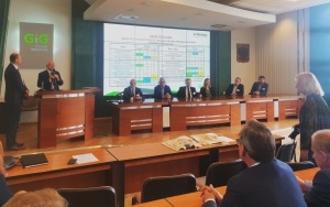PRZYSZŁOŚĆ REGIONÓW POPRZEMYSŁOWYCH (3)