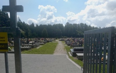 PODPISANO UMOWĘ NA UZDATNIANIE CMENTARZA W TRZEBINI (1)