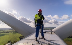 Z KOPALŃ NA TURBINY WIATROWE (2)