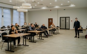 KOLEJNI GÓRNICY ROZPOCZĘLI SZKOLENIE NA TURBINACH WIATROWYCH (3)